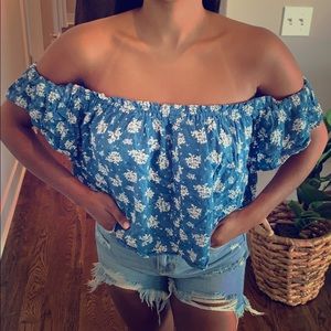 Floral off the shoulder blouse ✨